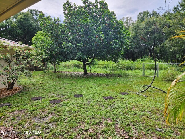 Building Photo - 890 Spirea Dr