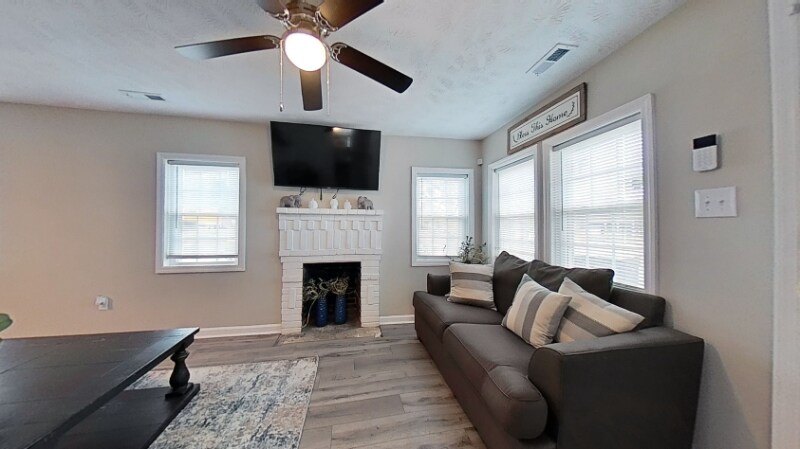 Building Photo - 445 Ames St