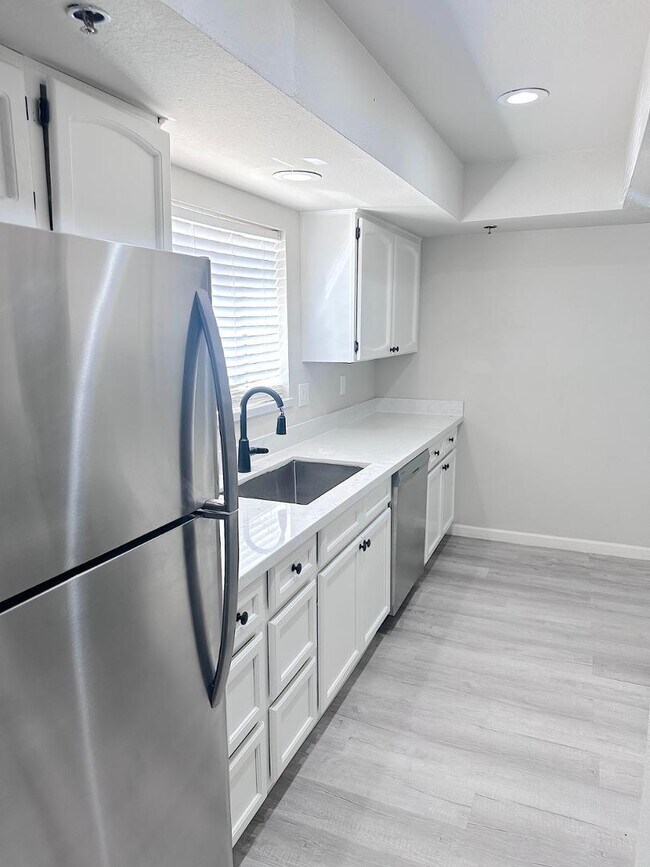 Building Photo - 3031 N Civic Center Plaza