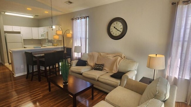 Building Photo - 476 River Oaks Dr