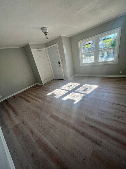 Building Photo - 626 Catalpa Ave