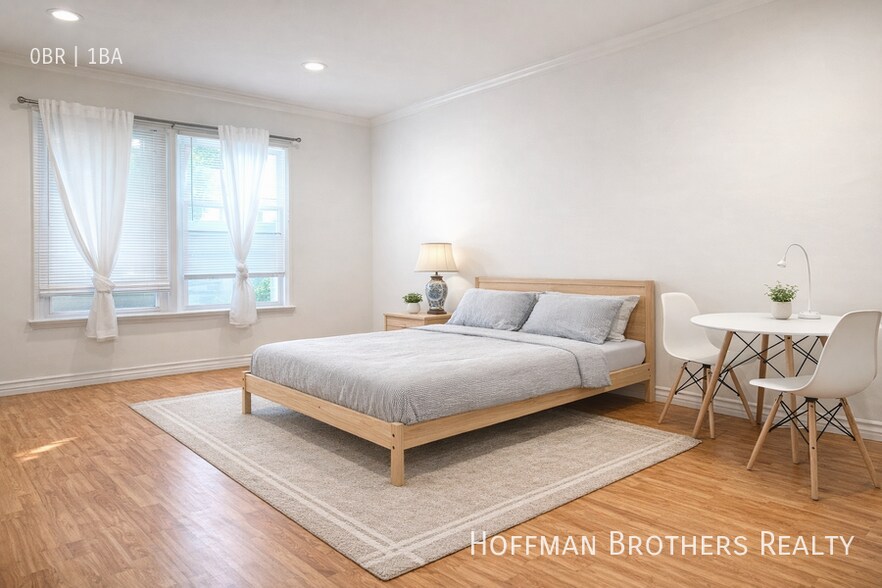 Building Photo - 301 N Sycamore Ave