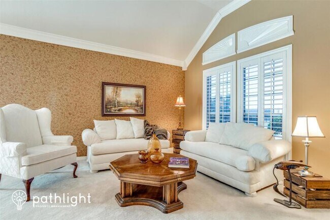 Building Photo - 2885 Ridgedale Dr