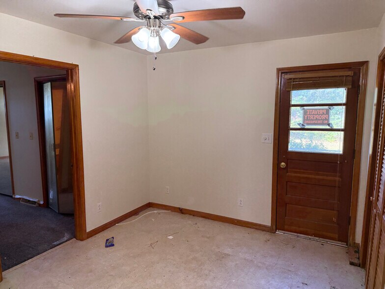 Building Photo - 205 South End Rd