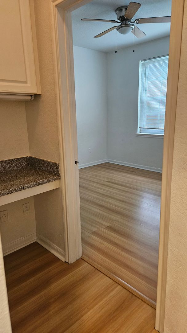 Building Photo - 1Brm Downtown Orlando - Affordable and Pet...