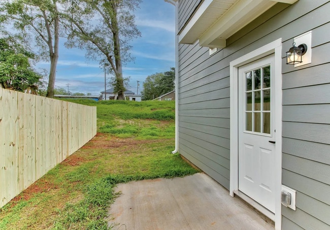 Building Photo - 14 Catawba Ave