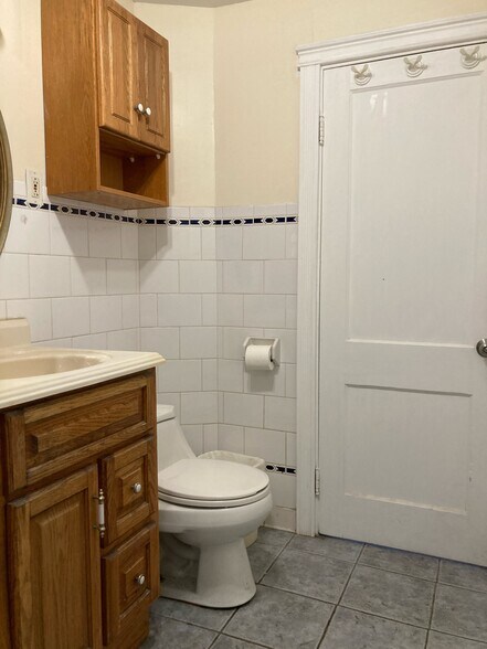 Building Photo - 140 Presidents Ln