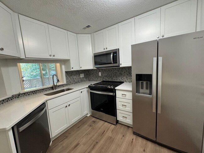 Building Photo - 6523 Clavell Ln
