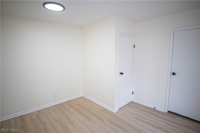 Building Photo - 112 Chestnut St