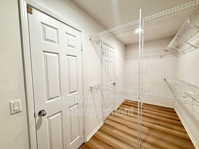 Building Photo - 29751 Maxmillian Ave