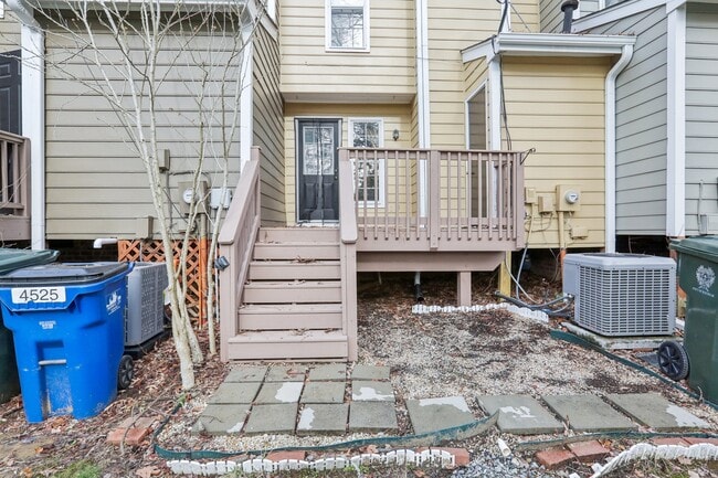 Building Photo - 4523 Hamptonshire Dr