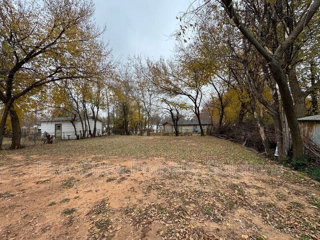 Building Photo - 3808 SE 15th St