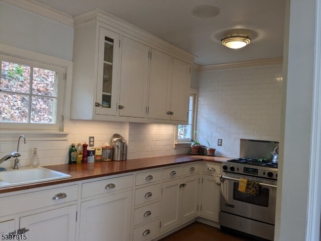 Building Photo - 445 Miller Park Rd