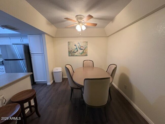 Building Photo - 839 S Westwood