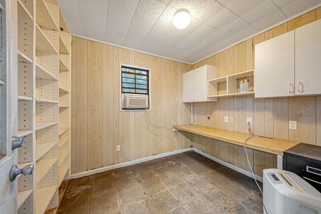 Building Photo - 16326 Heatherdale Dr