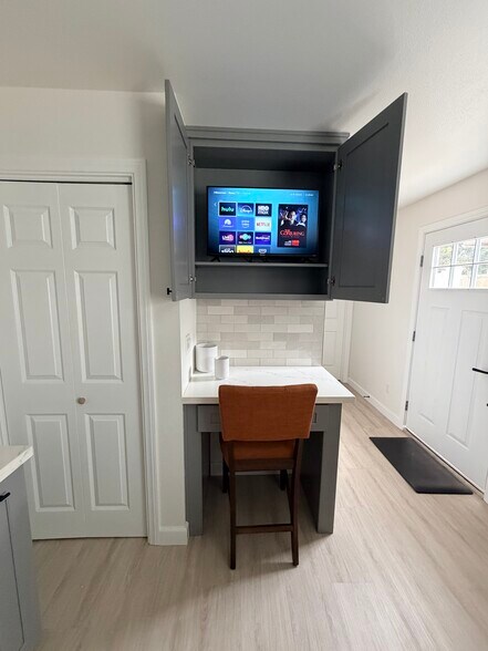 Building Photo - 4232 Jefferson St