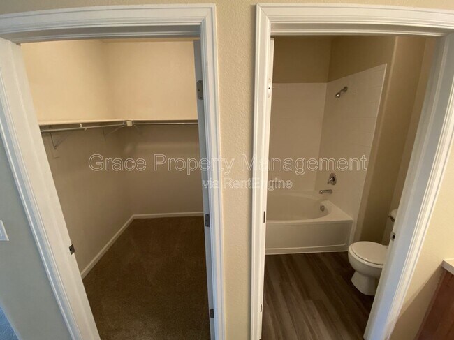 Building Photo - 4645 Hahns Peak Dr