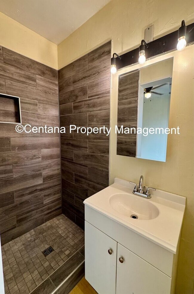 Building Photo - 1265-1265 1/2 Farrell