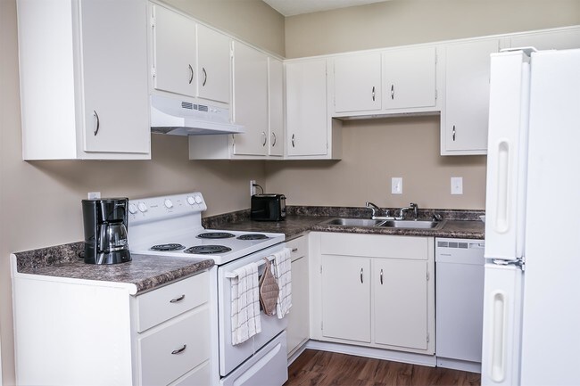 Building Photo - 4620 Central Ave