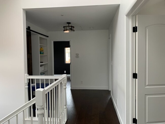 Building Photo - Beautiful North Redondo Beach house