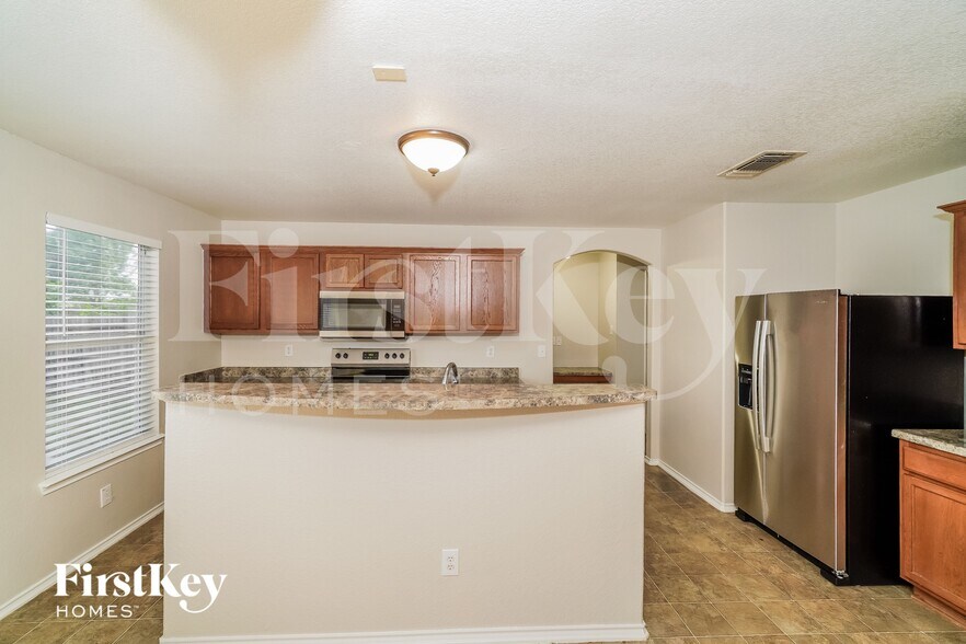 Building Photo - 10115 Red Iron Creek