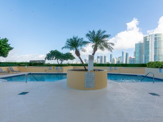 Primary Photo - 2475 Brickell Ave