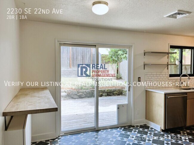 Building Photo - 2230 SE 22nd Ave