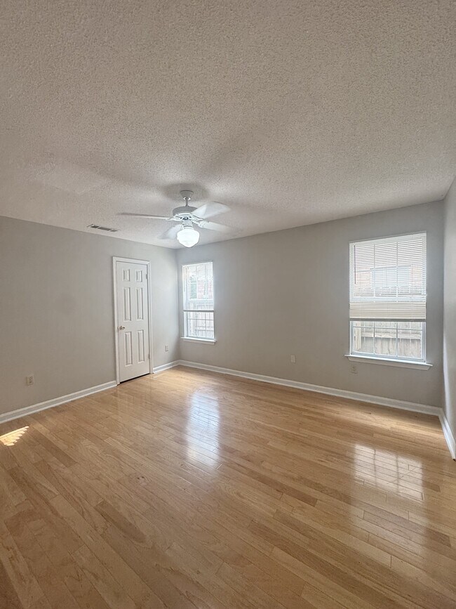 Building Photo - 7745 Shadowland Dr