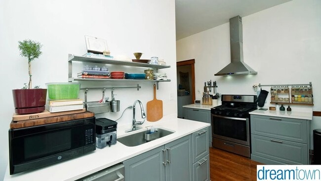 Building Photo - 2524 W Palmer St