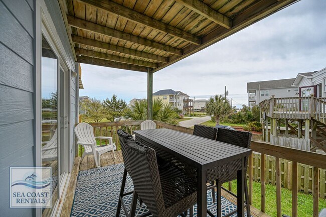 Building Photo - FULLY FURNISHED OFF-SEASON MONTHLY RENTAL - AVAILABLE TO START NOV 10TH