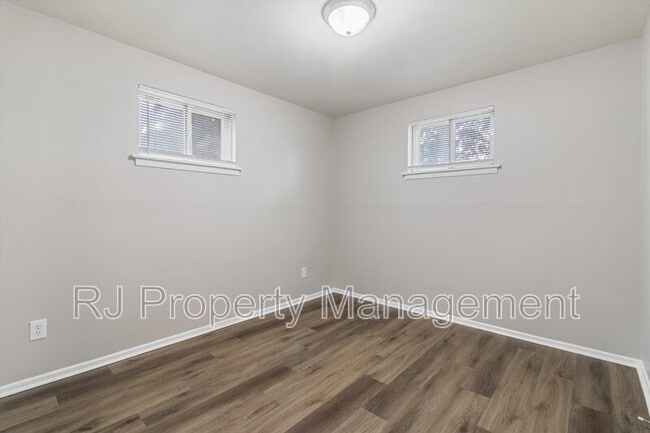 Building Photo - 2800 Tarbora Ave