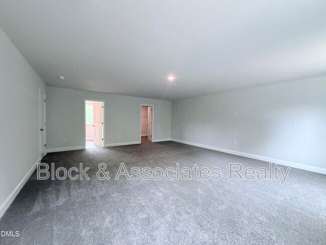 Building Photo - 824 Roane St