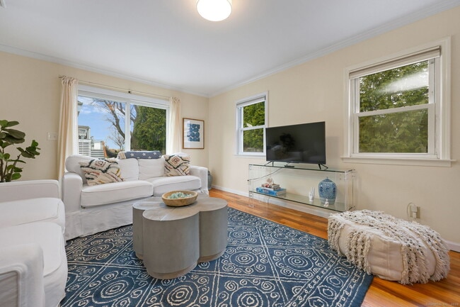 Building Photo - 318 Pine Creek Ave