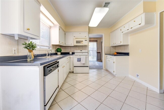 Building Photo - 1927 Ash Meadow Dr