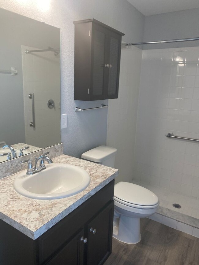 Building Photo - 4 Bedroom 3 Bath Waterfront Home in Gramercy Farms for RENT!