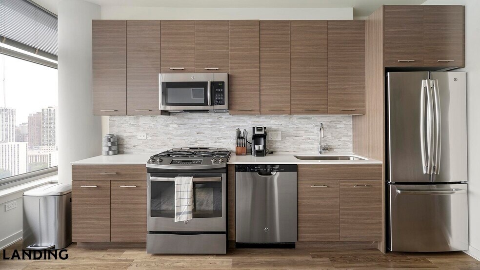 Building Photo - 347 W Chestnut St