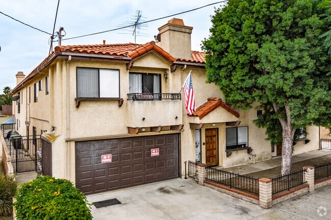 Building Photo - 555 W. 20th St.