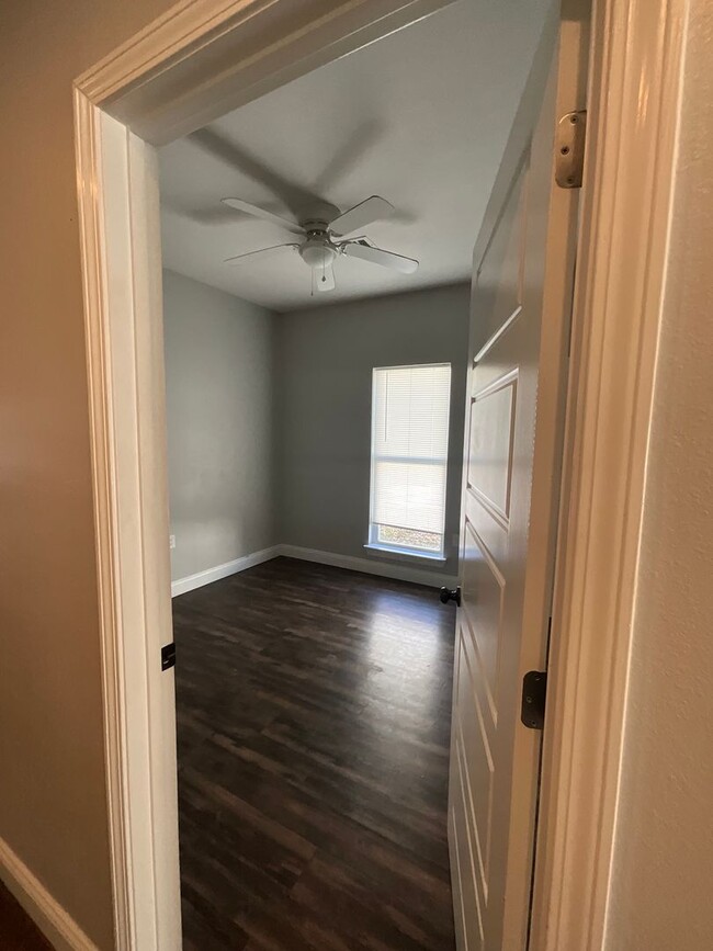 Building Photo - 202 Lacey Eden Ln