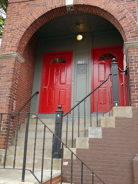 Building Photo - 15 Linden St