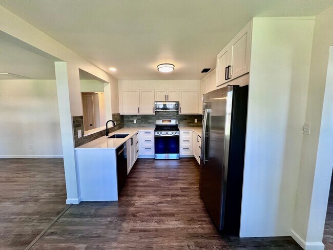 Building Photo - Charming Home in Ocean Lakes Community