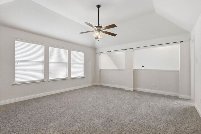 Building Photo - Spacious 5-Bedroom Living in the Heart of Willow Ridge Estates