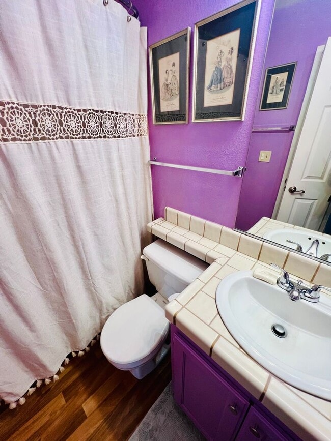 Building Photo - Inviting Gated Community Townhome—Jess Ran...