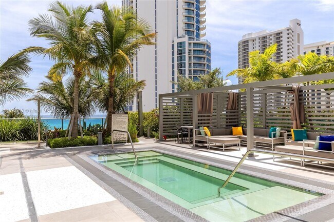 Building Photo - 17550 Collins Ave