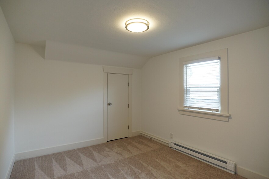 Building Photo - 2107 S Cushman Ave