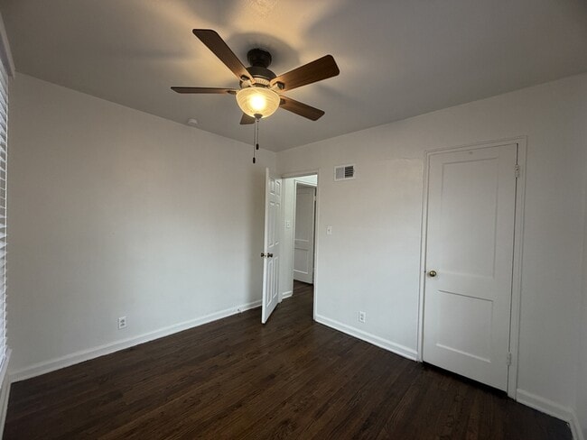 Building Photo - 1815 E 74 Terrace