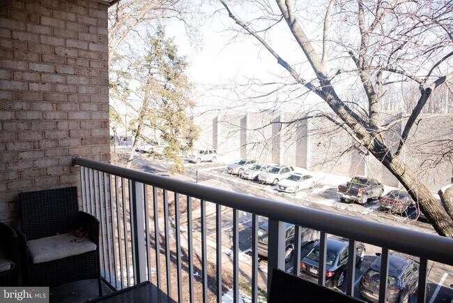 Building Photo - 2900 Kings Chapel Rd