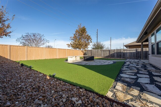 Building Photo - 7526 Highland Chase Dr