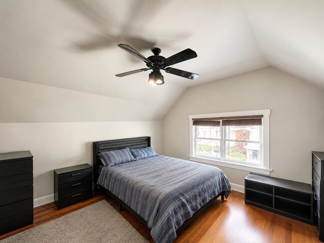 Building Photo - 6 Bed/2 Bath Mins. from UC Campus $600/pp ($3,600/mo)!