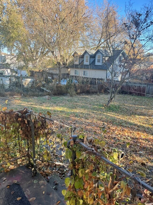 Building Photo - Off the beaten path