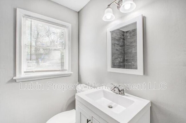Building Photo - 3827 S Goodman Cir